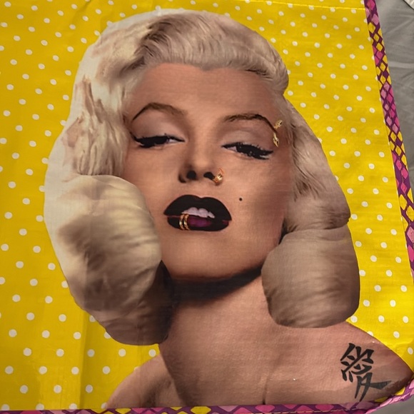 NEW-collectors Marilyn Monroe Designer  
Shopping tote w/t Snap on wallet inside - Picture 4 of 15